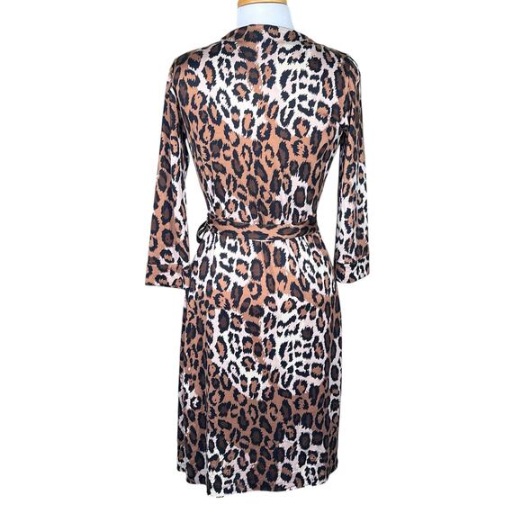 Diane von Furstenberg Women’s Silk Animal Print Midi Wrap Dress Size 8 EUC - Picture 7 of 12